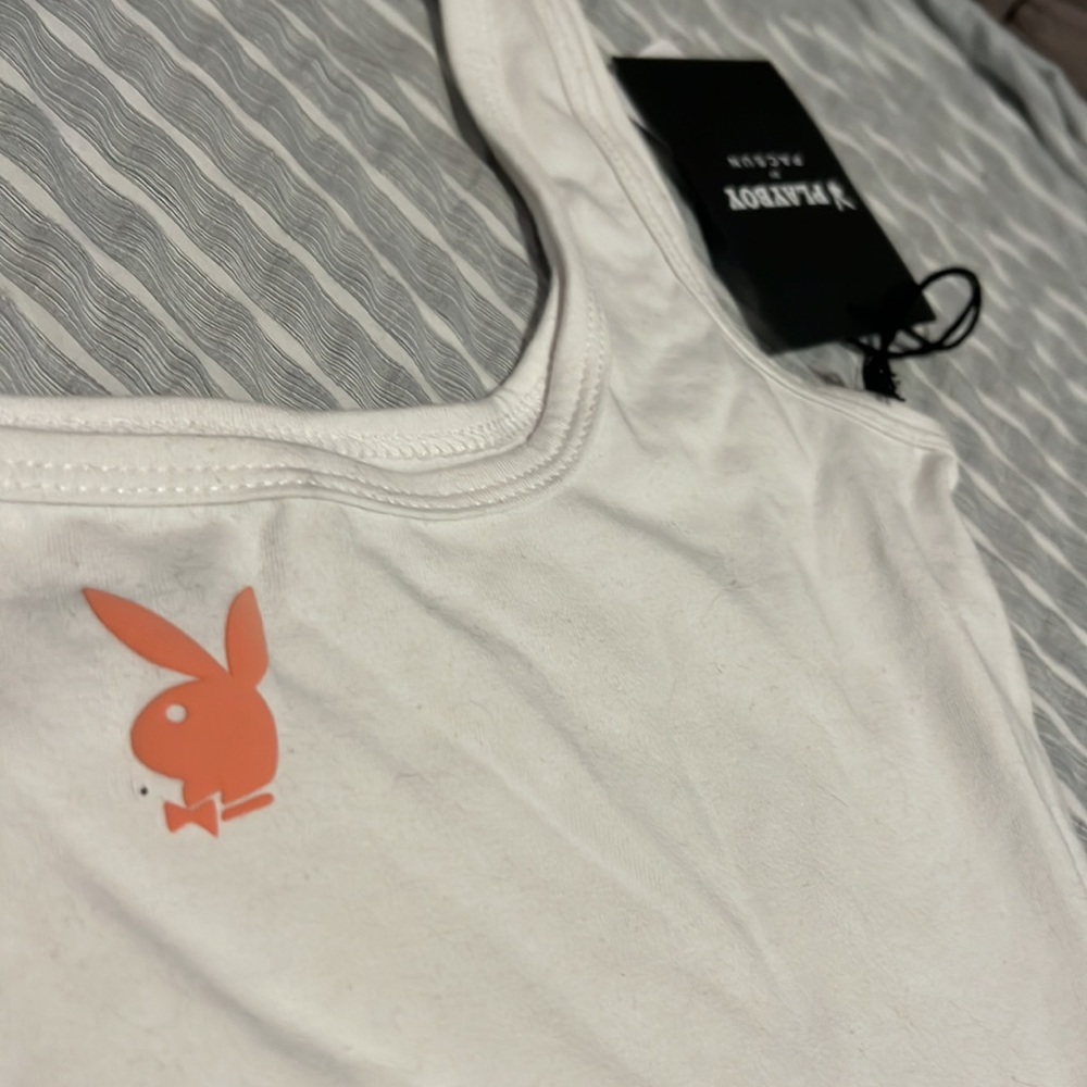 White tee - Picture 2 of 3